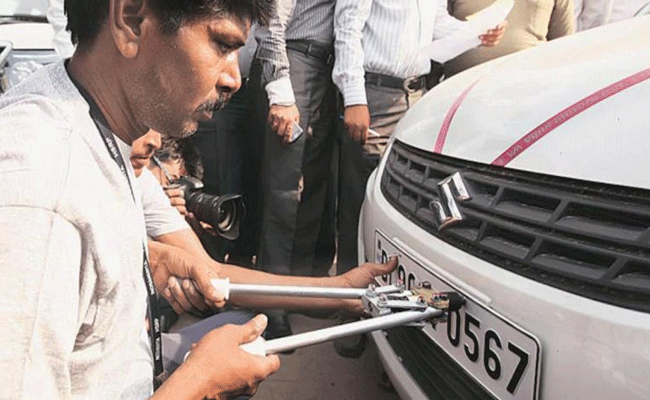 वाहनों में एचएसआरपी नंबर प्लेट हुआ अनिवार्य