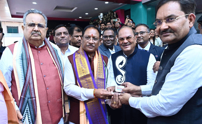 मुख्यमंत्री श्री विष्णु देव साय ने ‘बॉर्नियो मदर एंड चाइल्ड केयर हॉस्पिटल’ का किया शुभारंभ मुख्यमंत्री श्री विष्णु देव साय ने ‘बॉर्नियो मदर एंड चाइल्ड केयर हॉस्पिटल’ का किया शुभारंभ