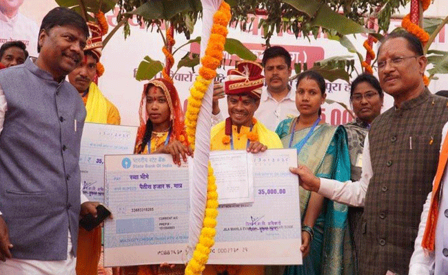 बस्तर में बदल रही तस्वीर, नक्सल हिंसा की जगह अब छाई खुशियां बस्तर में बदल रही तस्वीर, नक्सल हिंसा की जगह अब छाई खुशियां