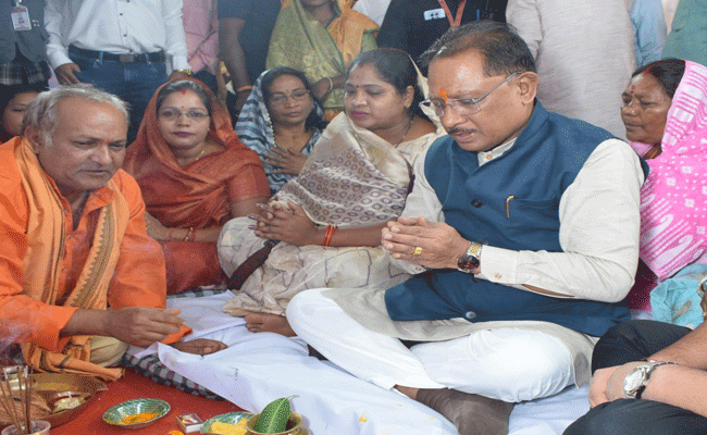 मुख्यमंत्री श्री विष्णुदेव साय ने दुलदुला में 3 करोड़ से अधिक के विकास कार्यों का किया लोकार्पण व भूमिपूजन मुख्यमंत्री श्री विष्णुदेव साय ने दुलदुला में 3 करोड़ से अधिक के विकास कार्यों का किया लोकार्पण व भूमिपूजन