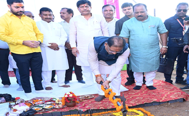 मुख्यमंत्री श्री साय ने कुनकुरी में 250 सीटर नालंदा परिसर का किया भूमिपूजन: लाइब्रेरी में होगी इंडोर और आउटडोर अध्ययन की व्यवस्था मुख्यमंत्री श्री साय ने कुनकुरी में 250 सीटर नालंदा परिसर का किया भूमिपूजन: लाइब्रेरी में होगी इंडोर और आउटडोर अध्ययन की व्यवस्था