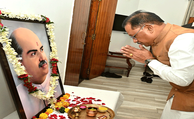मुख्यमंत्री श्री विष्णु देव साय ने डॉ. श्यामा प्रसाद मुखर्जी की पुण्यतिथि पर किया नमन मुख्यमंत्री श्री विष्णु देव साय ने डॉ. श्यामा प्रसाद मुखर्जी की पुण्यतिथि पर किया नमन